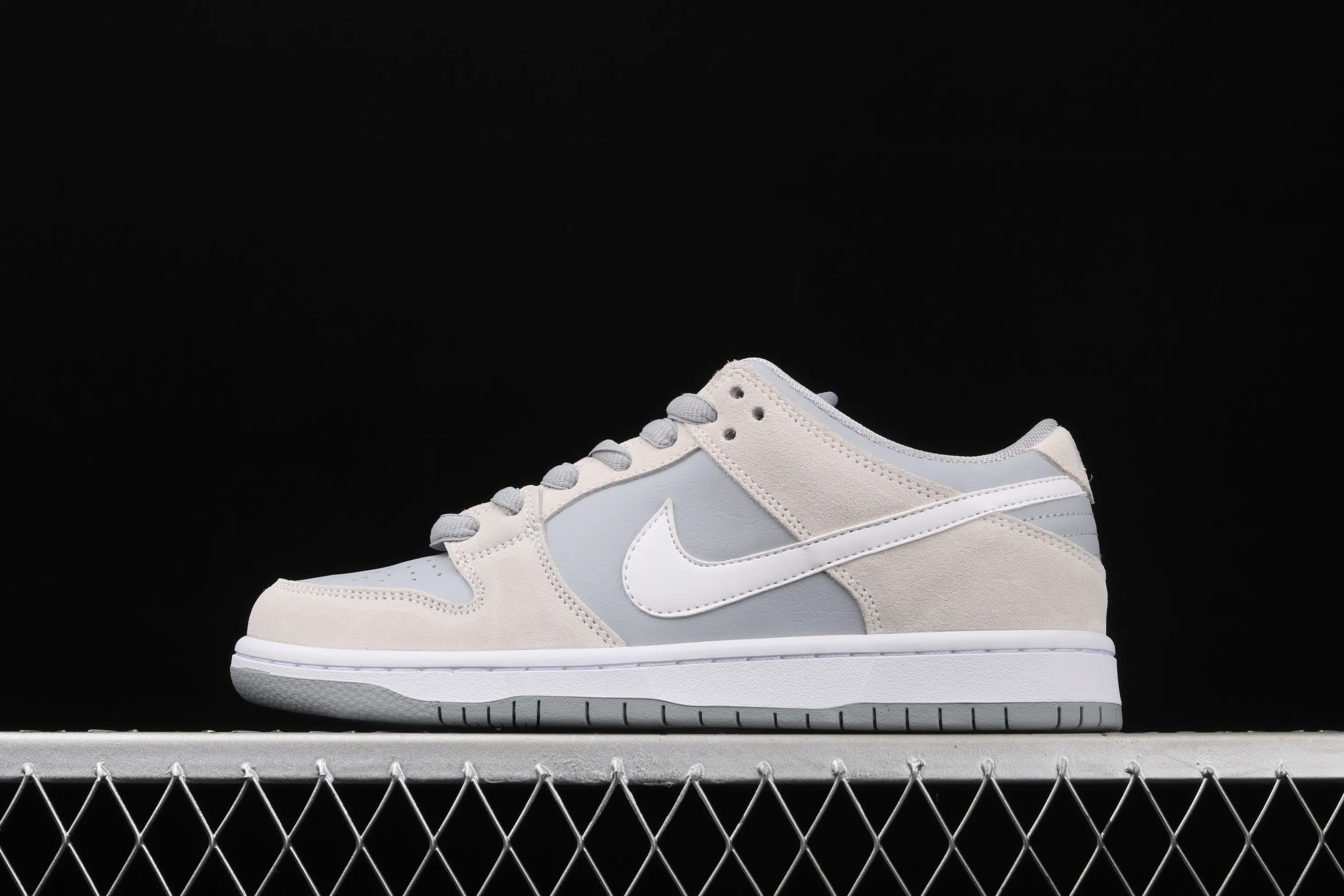 All Categories Nk SB Dunk Series Nk SB Dunk Low Low-top Sneakers J Version Nk SB Dunk Low Trd Joint Arctic Fox Top Layer Trendy Casual Skateboard Shoes AR0778-110